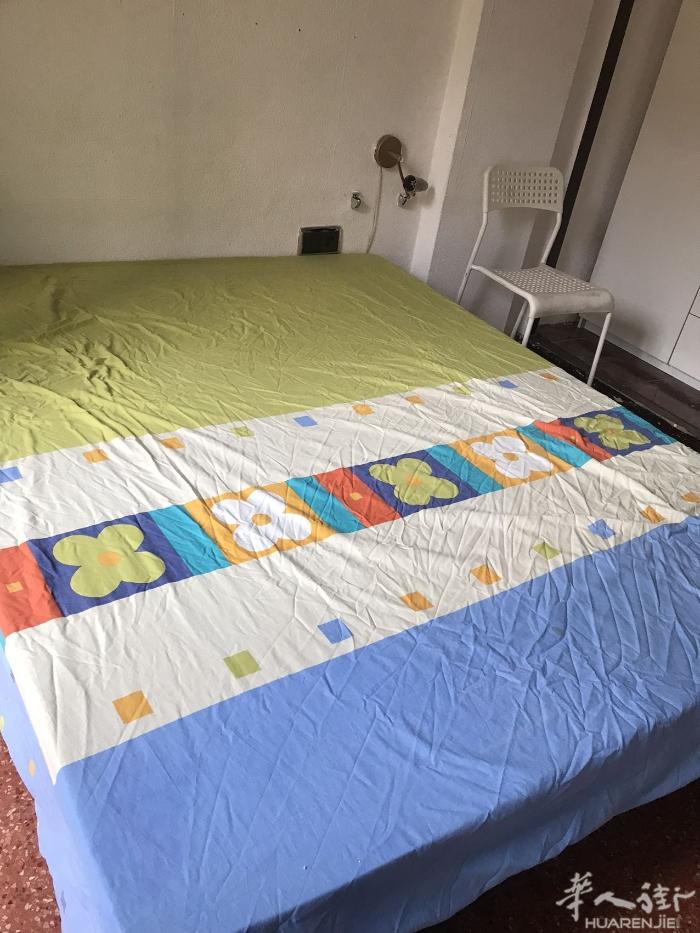 🏡巴塞单间出租，离COLT   和2线地铁3分钟 ，2条街有老外大超市。离五指