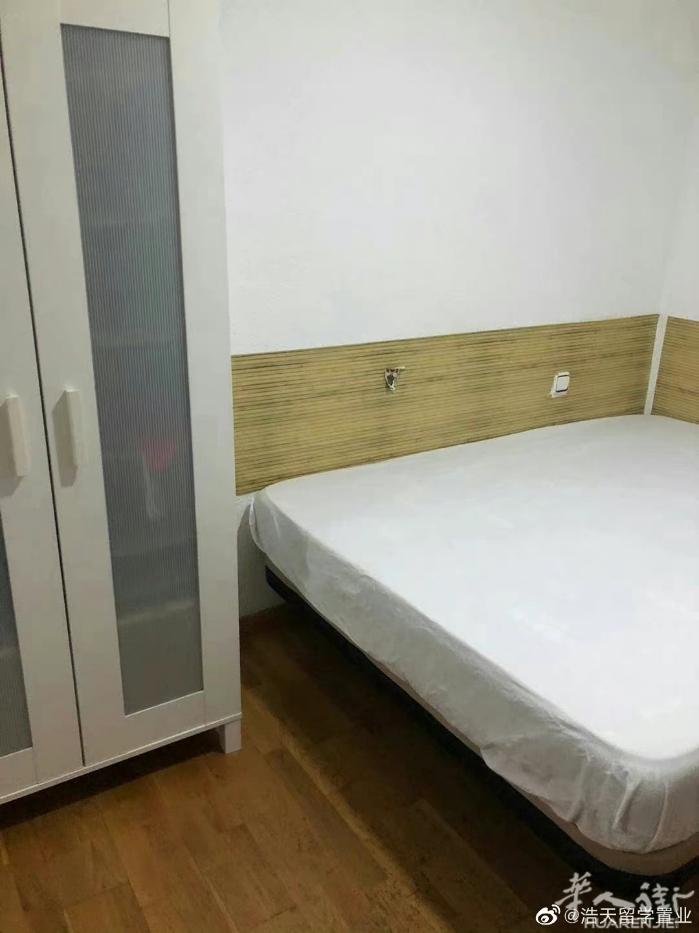 🏡巴塞单间出租zzona Franca附近 单人大房间，6楼， 天井房，现居住