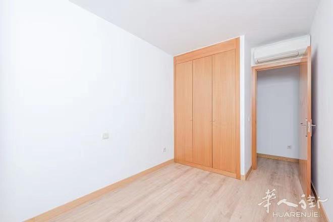 即可入住！ 马德里北部富人区、10号线Las Tablas地铁站 __-单人间出租