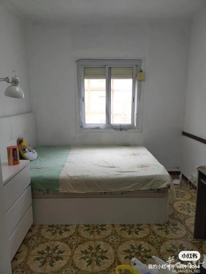 🏡巴塞二路san roc地铁口一分钟，新装修木地板阳光大房间， 双人床单人住房