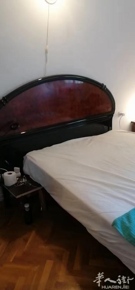 🏡巴塞单间10号线foneria有一双人房间出租。环境优雅清静！在三楼（有电梯