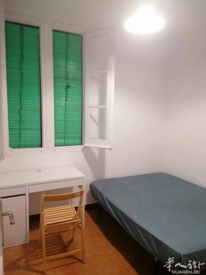 🏡巴塞clot附近单间，房子四室一厅，交通便利有地铁L1L2，小火车及多路公交