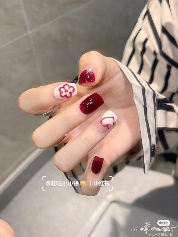 带着美甲过节
