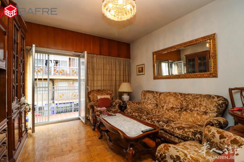 地铁Vista Alegre-Oporto，Calle Oca 4房2卫带电梯房出售!! 无中介费
