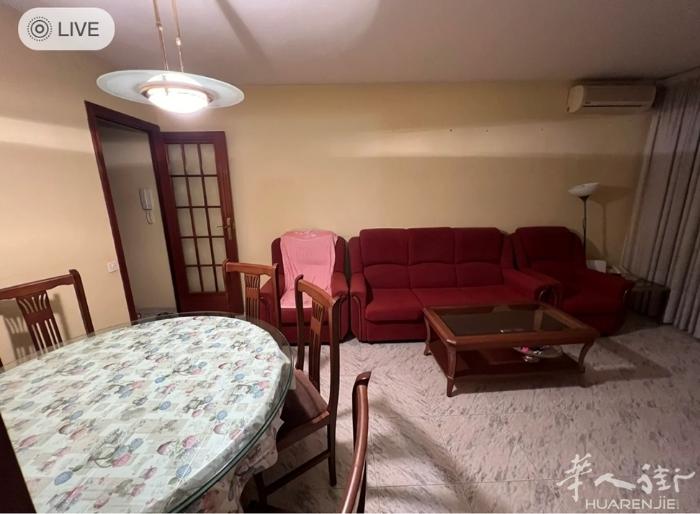 🏡巴塞单间10号线foneria附近 房子两室两卫出租一间阳光双床房，即日起租