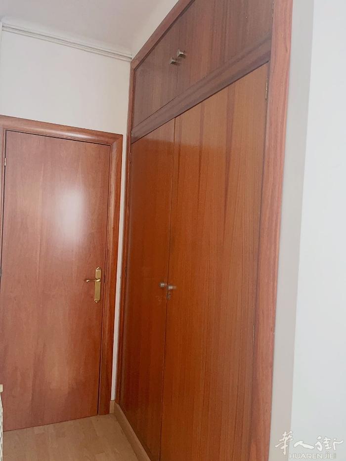 🏡巴塞单间出租， badalona  sant adria 大房间，  离地铁