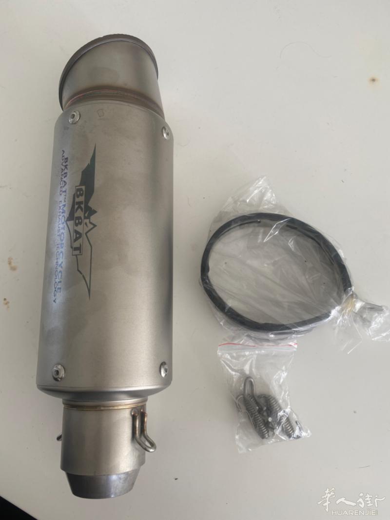 出售一个摩托车改装排气管25欧