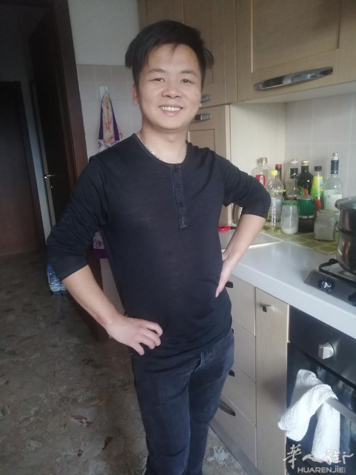 男三十岁身高一米六七出国十三年，理发师目前在米兰开理发店，全家都在米兰生活重庆人