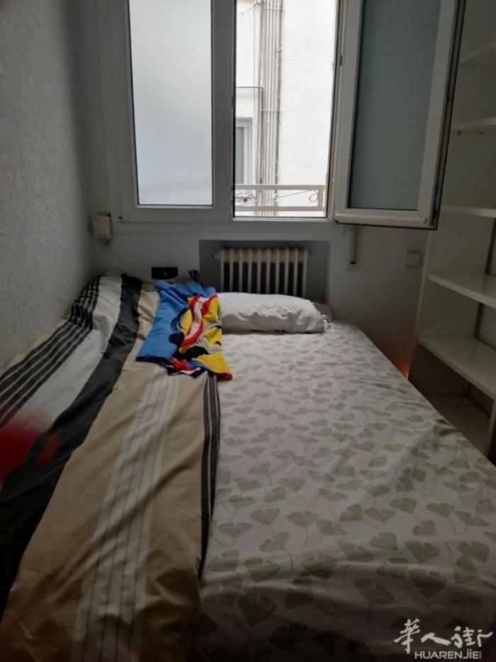 🏡巴塞单间出租，中心Clot单人间出租，租金300，水电煤气宽带全包，两个卫生