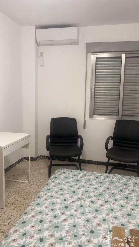🏡马德里6号线 pañel 大床房招租， 招女生 距地铁口6分钟，一站就到pl