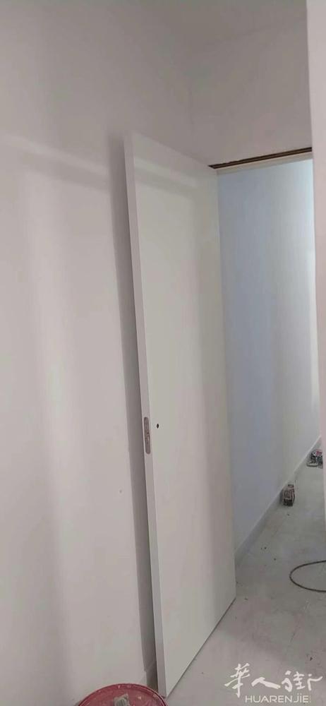 《马德里6号线carpetana地铁口一室一厅出租》 全新装修，即日起租 地铁口