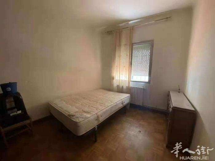 🏡马德里6号线华人区老头排挡对面，大主卧出租，房子4室一厅一卫一厨，即日起租，