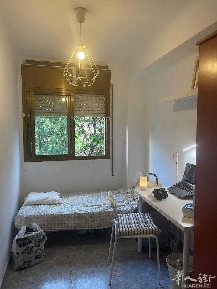 🏡巴塞单间出租，sant marti二号线地铁口附近，新装修，床，桌椅，衣柜，