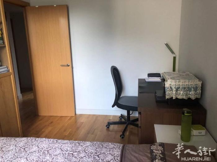 🏡巴塞单间地铁10号线 foneria， 交通方便，多条公交线路直达欧洲广场（