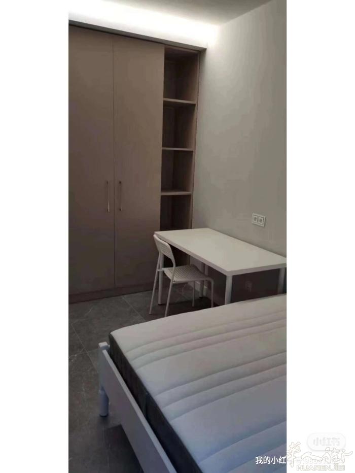 🏡马德里3/10路地铁Plaza de espana出租单间带独卫 ，精装修，
