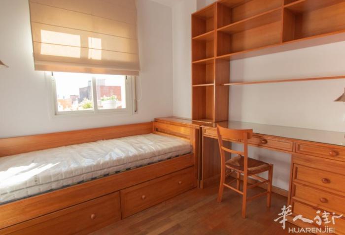 🏡巴塞单间出租，圣保罗医院附近 ​房子与房东同住，位于guinardo街区，安