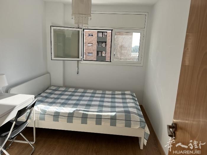 🏡巴塞单间出租，  hospitale Cornal站，五楼电梯阳光房楼下多条