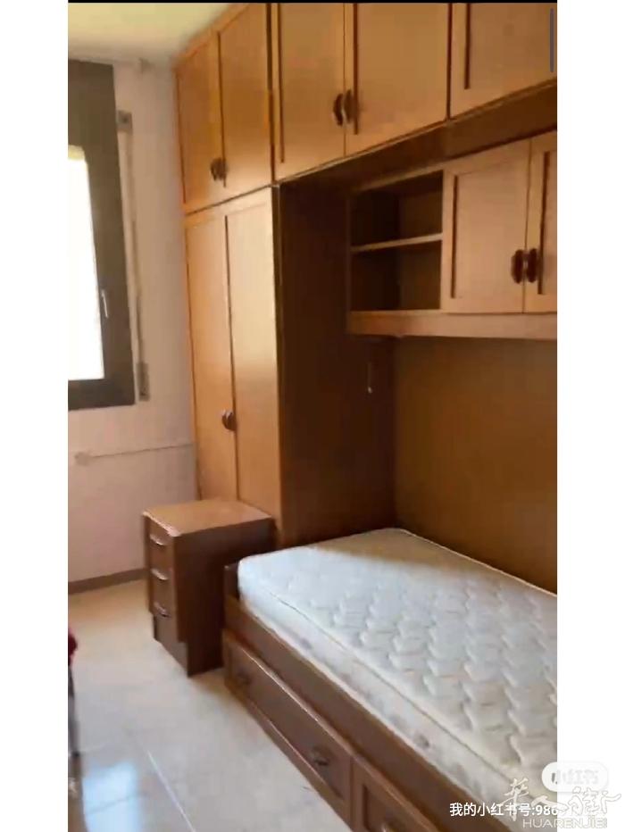 🏡巴塞单间，，santmarti附近 ​房子四室两卫，目前住了房东一家和一个女