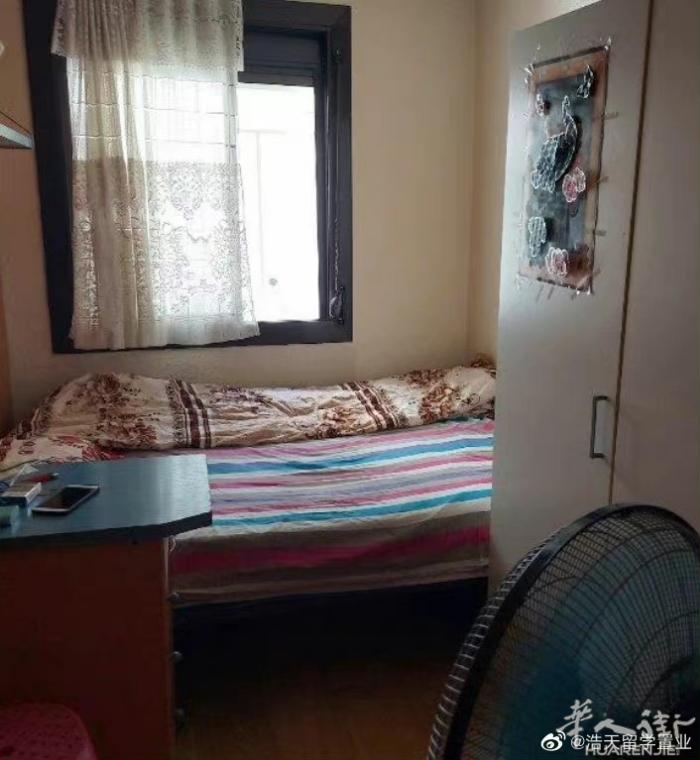 🏡巴塞单间出租，，，巴塞罗那1号线9号线santa Coloma 地区，房子目