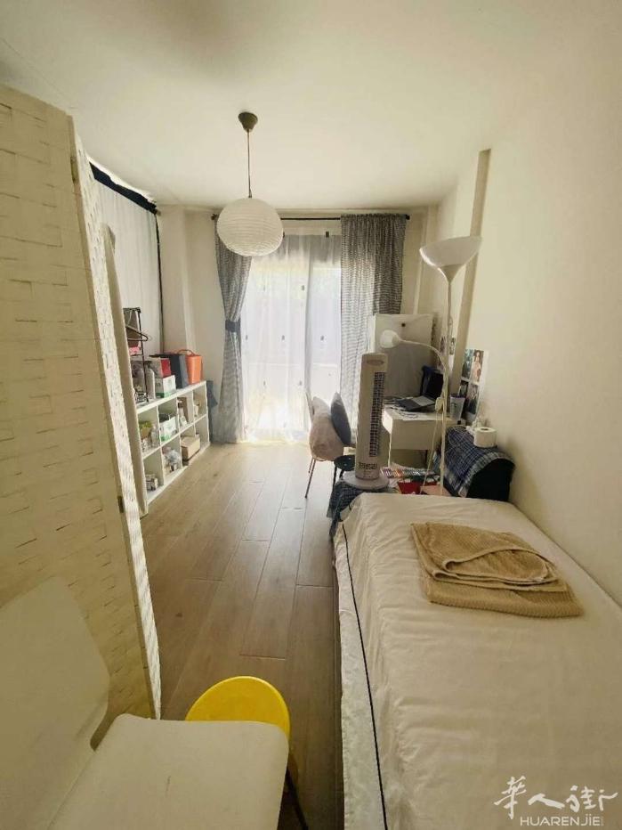 🏡马德里北部郊区豪华全新300平米别墅，1楼朝南卧室+独卫， 房子四室三卫+2