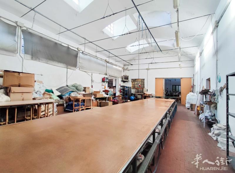 米兰边Busto Arsizio大工厂带住家别墅出售/出租