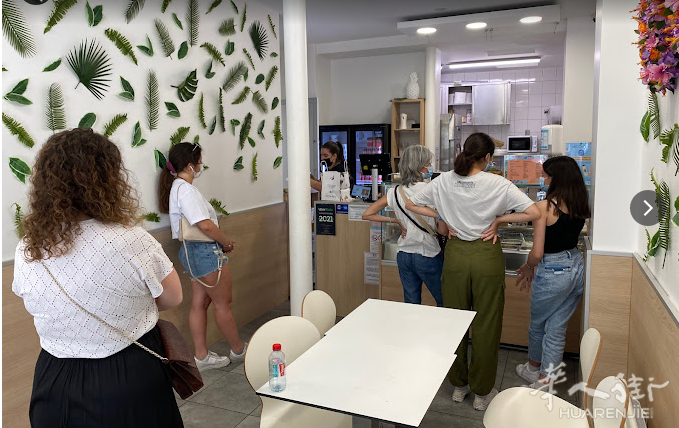 14区(13号)地铁Pernety有名的餐饮街Rue Raymond Losserand一个拐角店隔壁店(在叉道上)老外超低房租快餐店超低价拍卖
