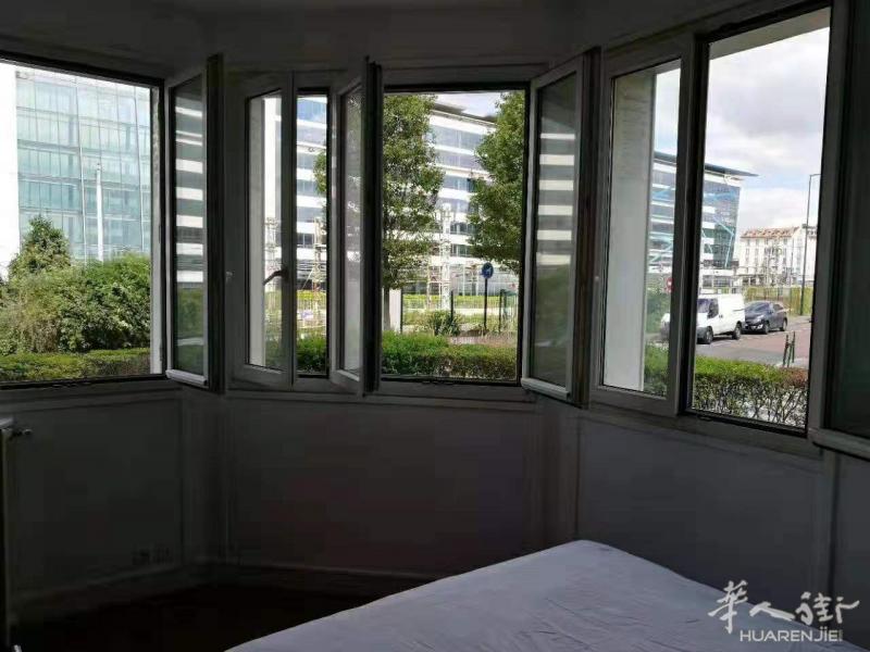 92 la  defense   一室一厅中的一间房出租  650欧