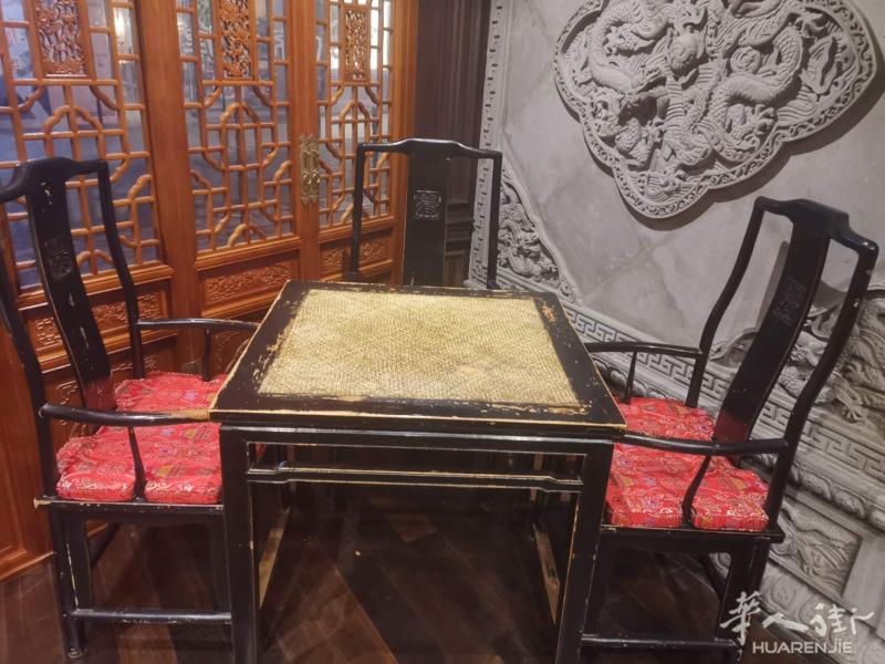 餐馆实木做旧家具, 水晶吊灯,各种装饰家具诚意出售