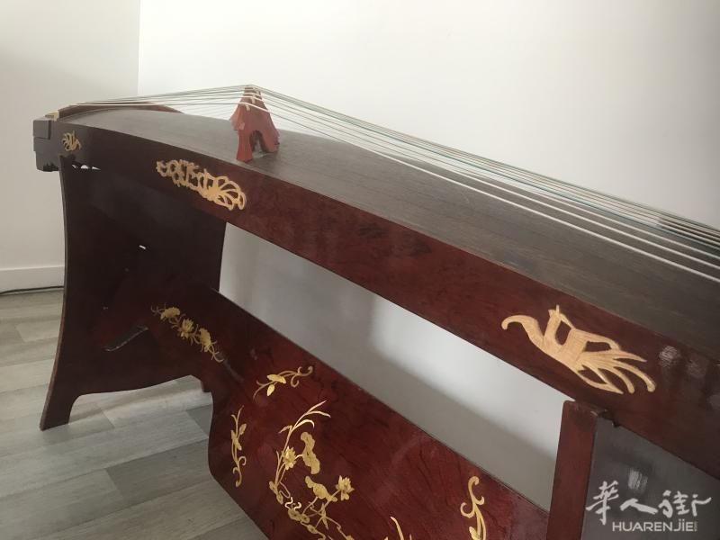 出售 古筝 一架