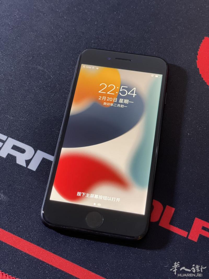 现出自用苹果SE2020，64G.