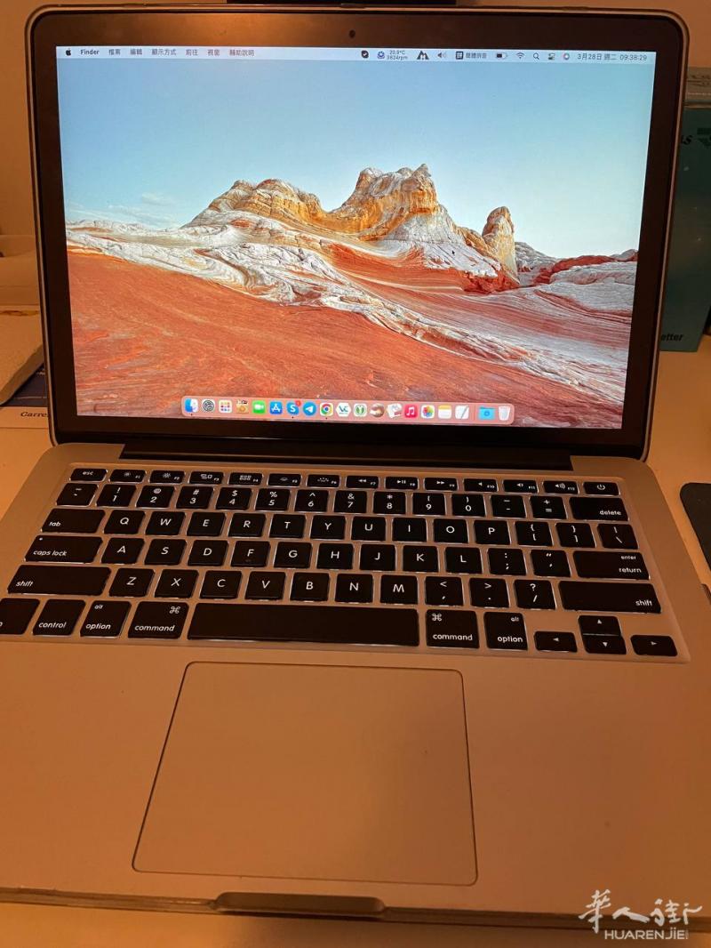 MacBook Pro 2015 13寸笔记本电脑，8GB内存，保持状态很好，原1050欧，现300欧卖掉，需要的朋友请及时联系我，可小刀，0773053606