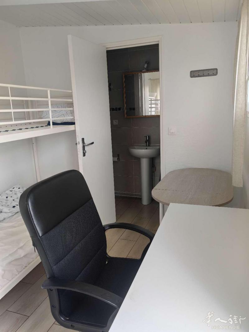 【区分】：94省,Vitry-sur-Seine(94400) (ID：190335) 15平的 studio 有家具