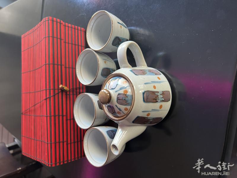 出多套全新 茶壶 串烧盘子 碗子