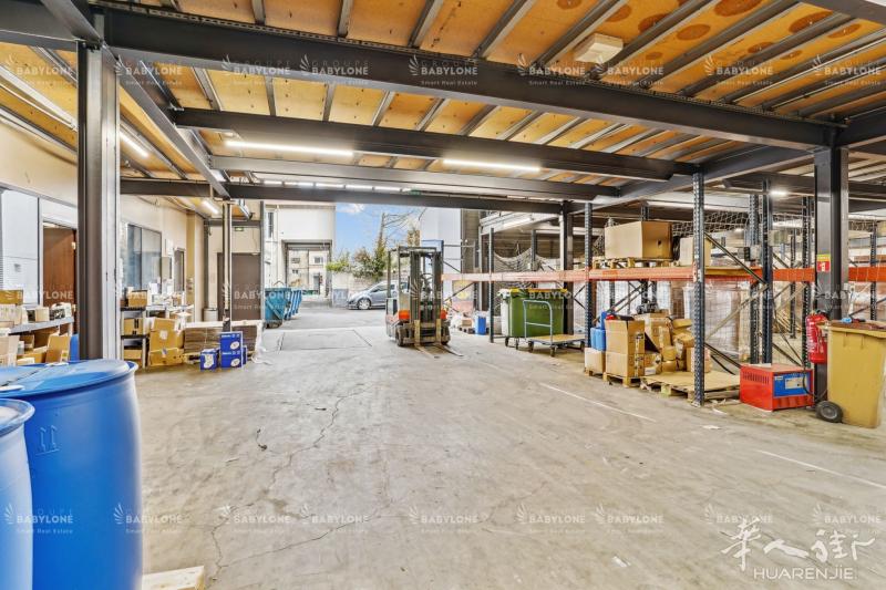 93区 Entrepôt 1600M2 + Bureaux 200M2
