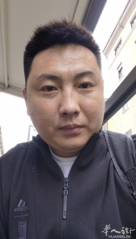 本人来意大利米兰出差，想旅游，但是没有预订旅游团，本人想找个会意大利语的陪游，要