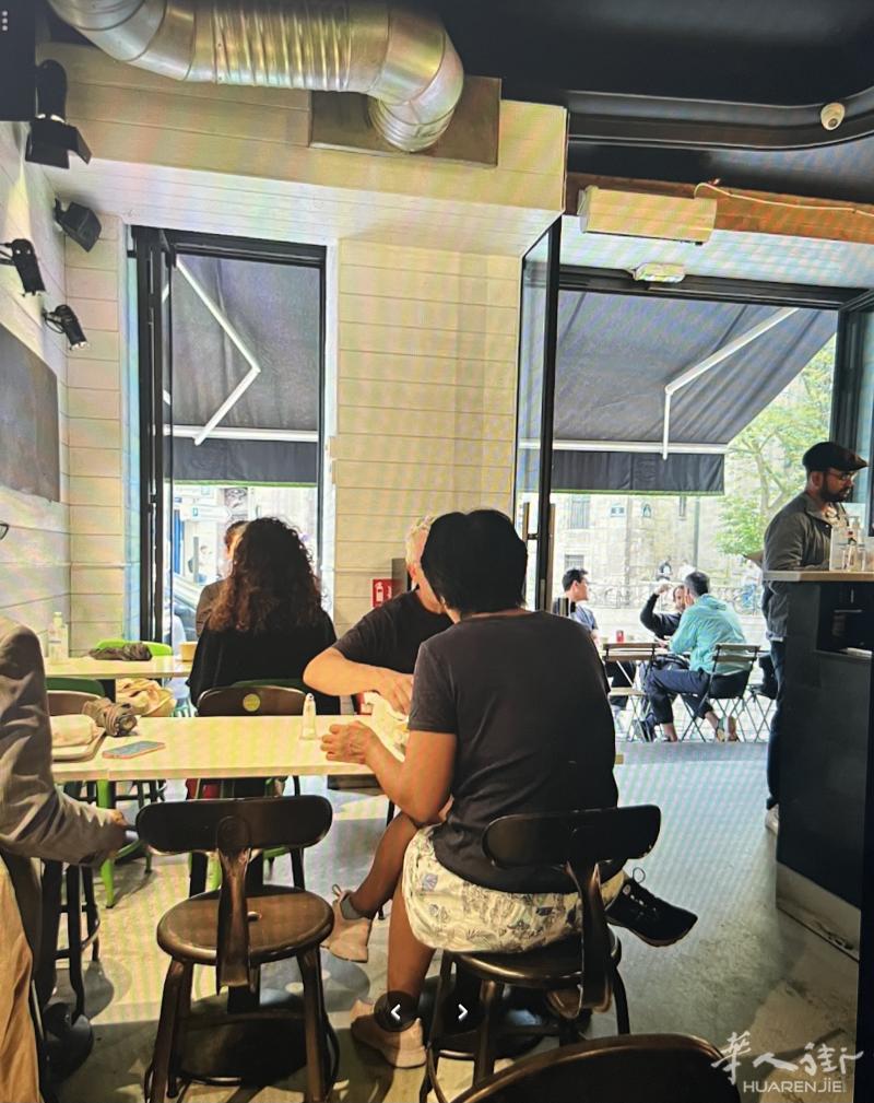 巴黎5区地铁10号线Maubert-mutualité 繁华大街法国人快餐店(有烟筒)