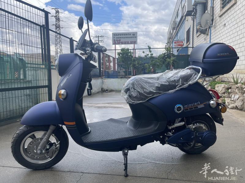 超低价电动摩托车转让，已上牌，1499€ 价格包含转拍照费用。电话/微信：0034 690 010 382