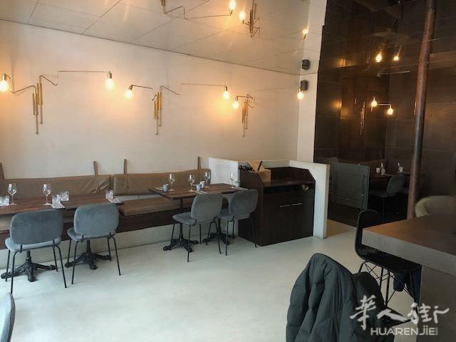 16 区的有烟囱餐馆酒吧，有酒类营业执照licence 4 （264）