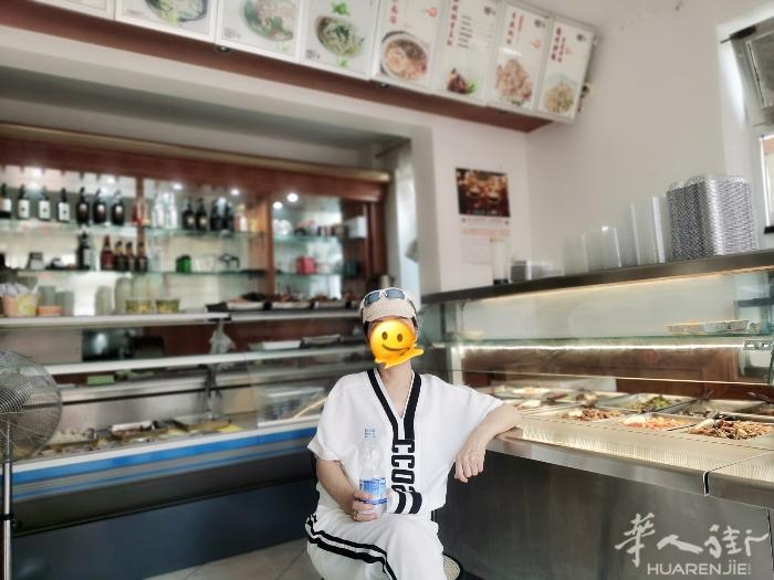 普拉托中国街餐馆转让：楼上住家8个正房间：楼下餐馆180平方：院子5