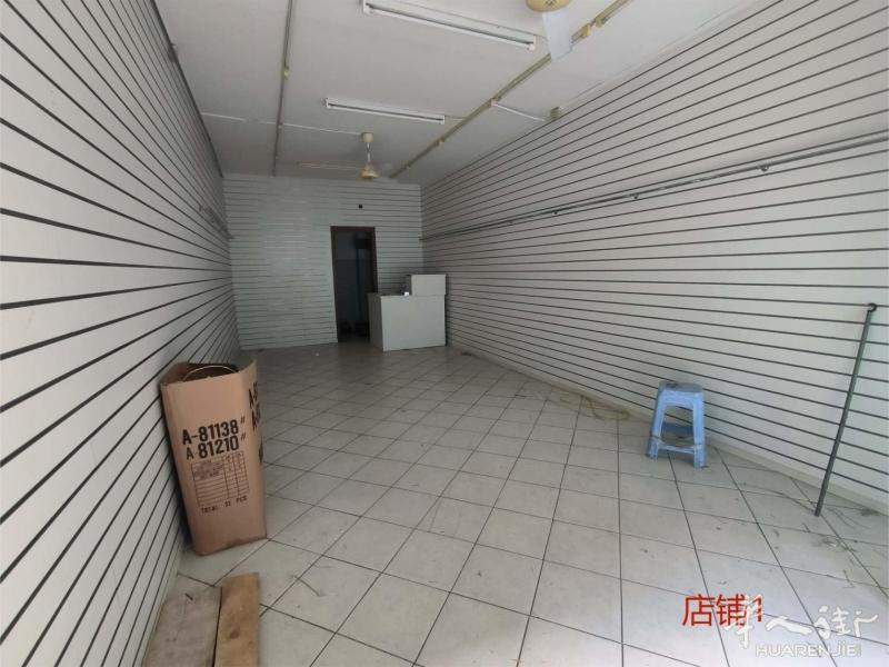 【意禾店铺】 米兰华人街侧街连排店铺出租！ 离华人街正街仅一分钟！！