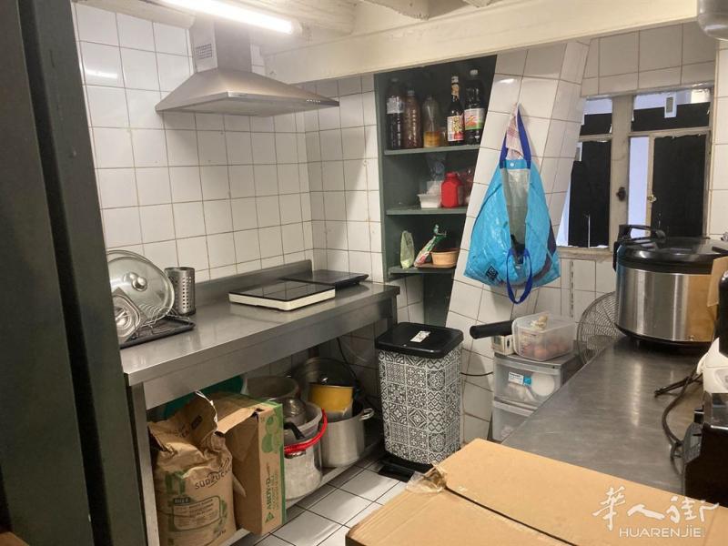 OV1-214（不再有效）有hotte的8区快餐店，附近是商业活动区，可做午餐打包外卖等（214）