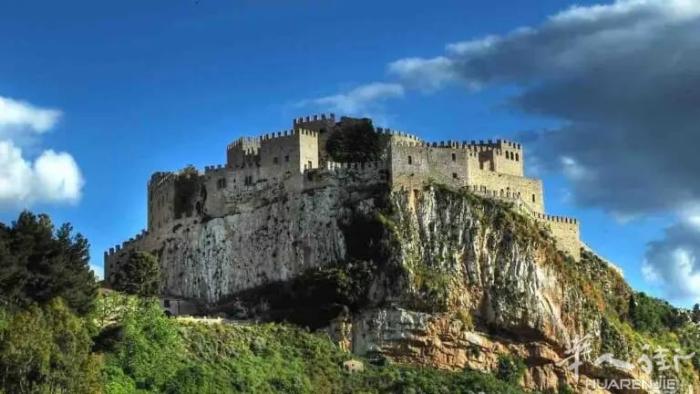Caccamo (PA) 距离著名的城堡300米，位于历史中心，大约100平方米