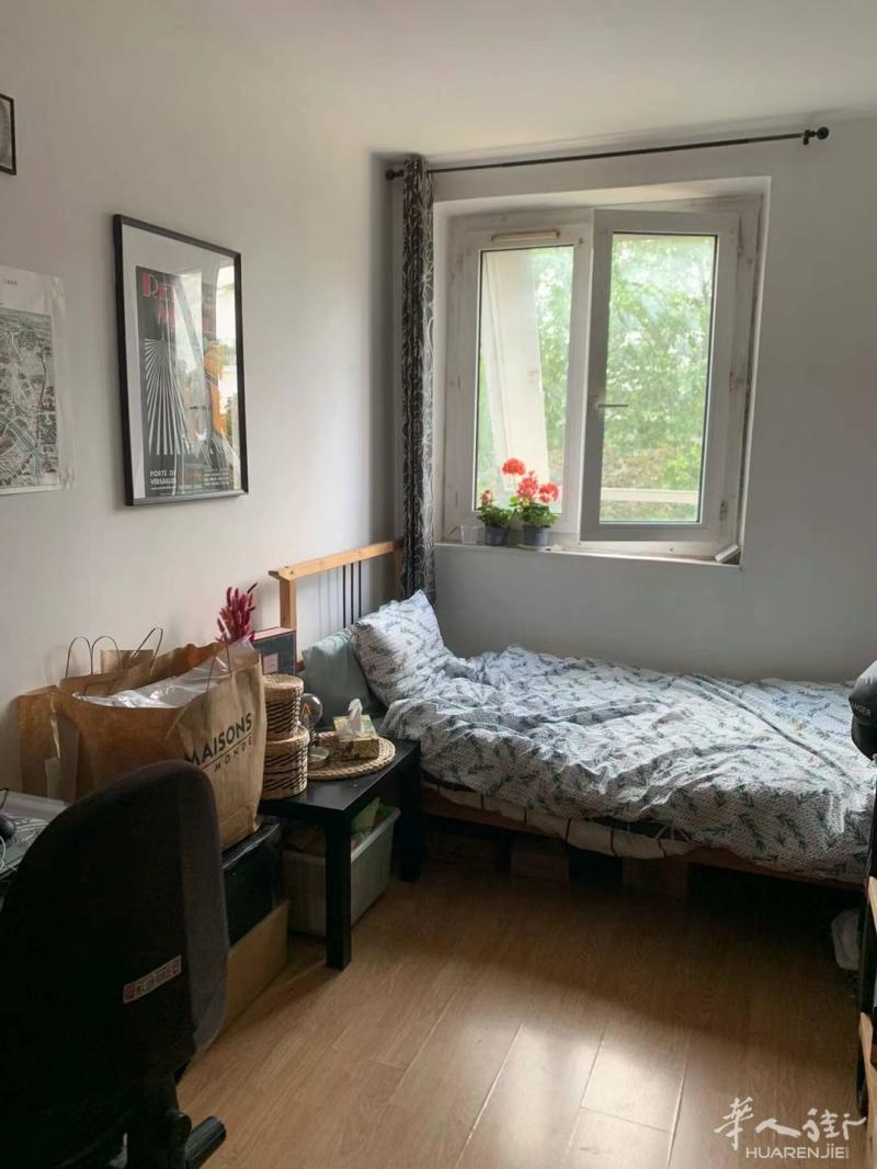 Nanterre 三房APPARTEMENT中的一个12平米单间找合租（952-195）
