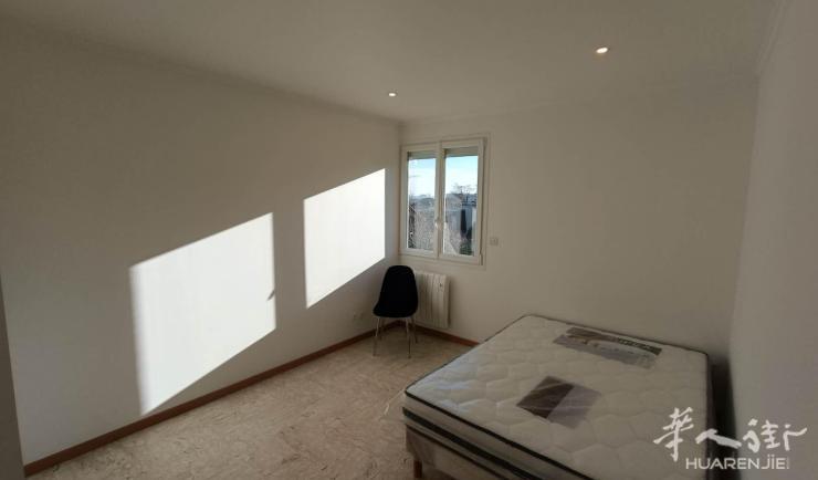 Vitry-sur-Seine 94区·22平·studio·家具齐全 700€ / 月 起租时间 : 2023-08-07 ID: 189