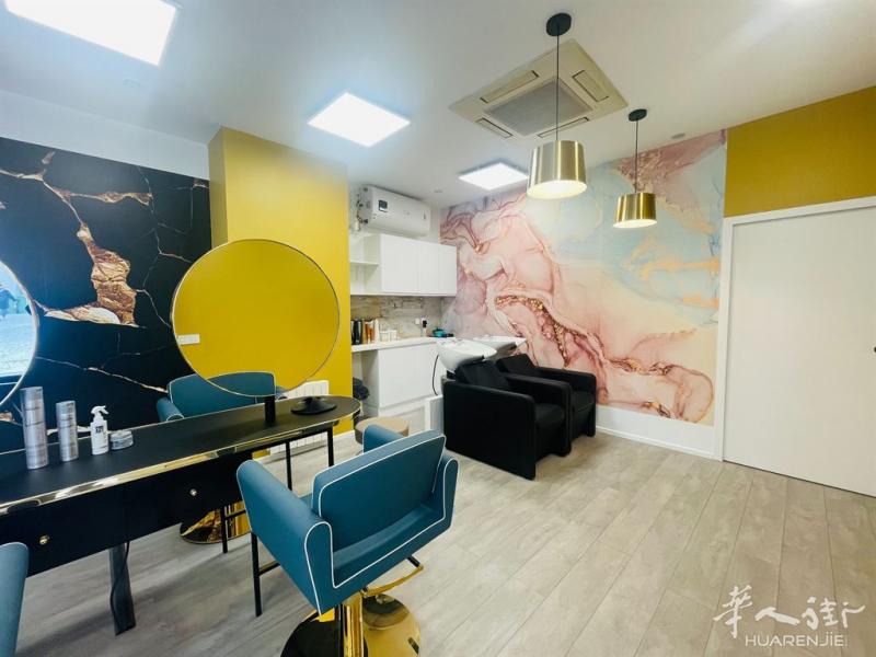 现出售一家位于Colombes购物区的美容/美发店，购物步行街上，位置好（554）