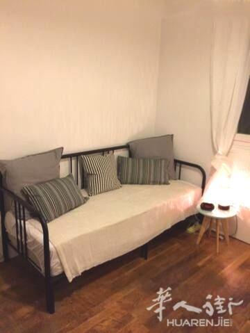 PARIS 18区·12平·studio·有家具 700€ / 月   起租时间 : 2023-07-19 ID: 194573