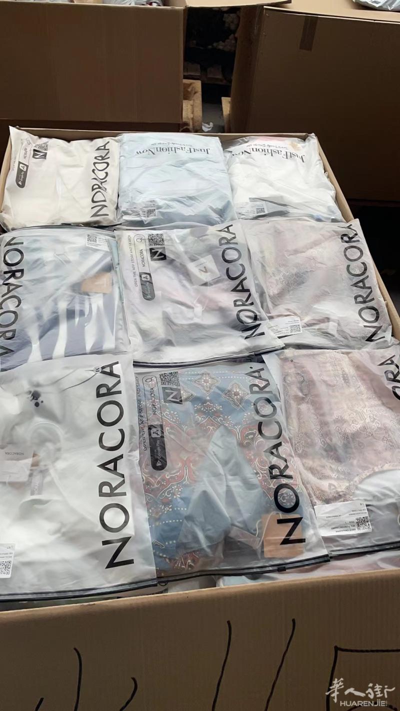 品牌退货衣服（近全新），带吊牌。不同款式不同大小混货 月供3w件+