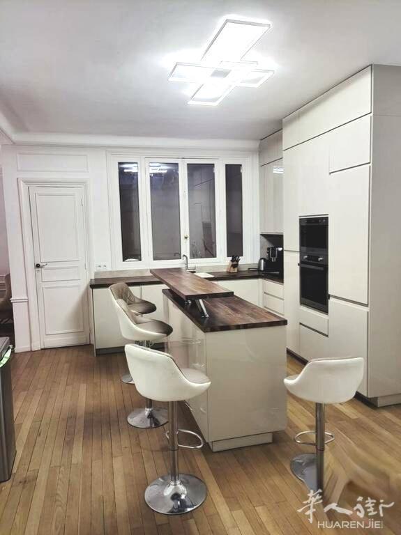 PARIS 16区·80平-公寓-有家具 2840€ / 月   起租时间 : 2023-08-04 ID: 194057