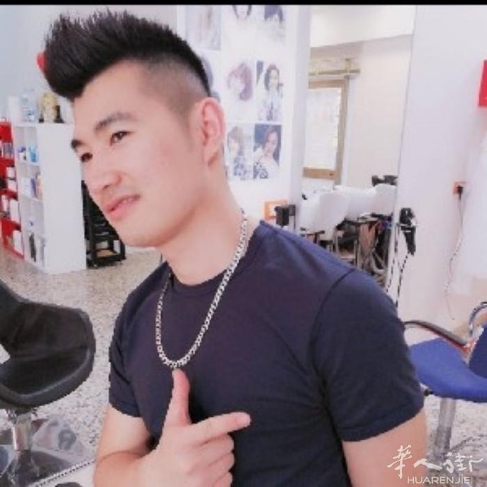 本人男91年，做理发的，找个性格合得来的结婚，一起开店 ，有房有车，微信2371