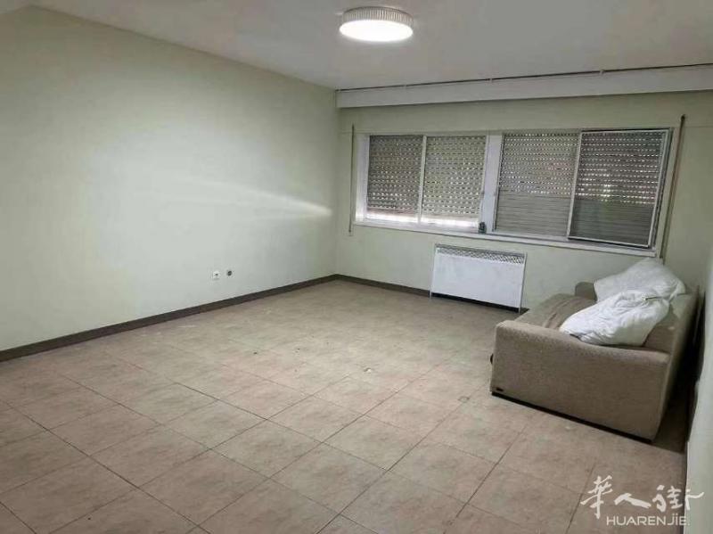 即可入住!Alcorcon 3居室1厅，一楼带大院